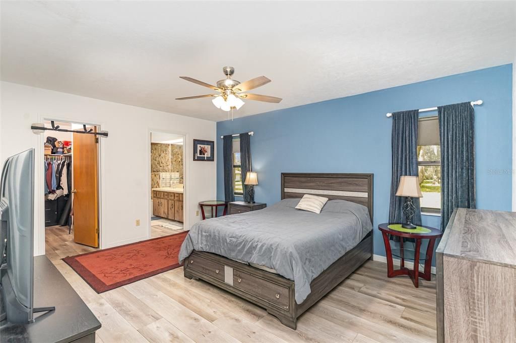 En Venta: $330,000 (3 camas, 2 baños, 2280 Pies cuadrados)