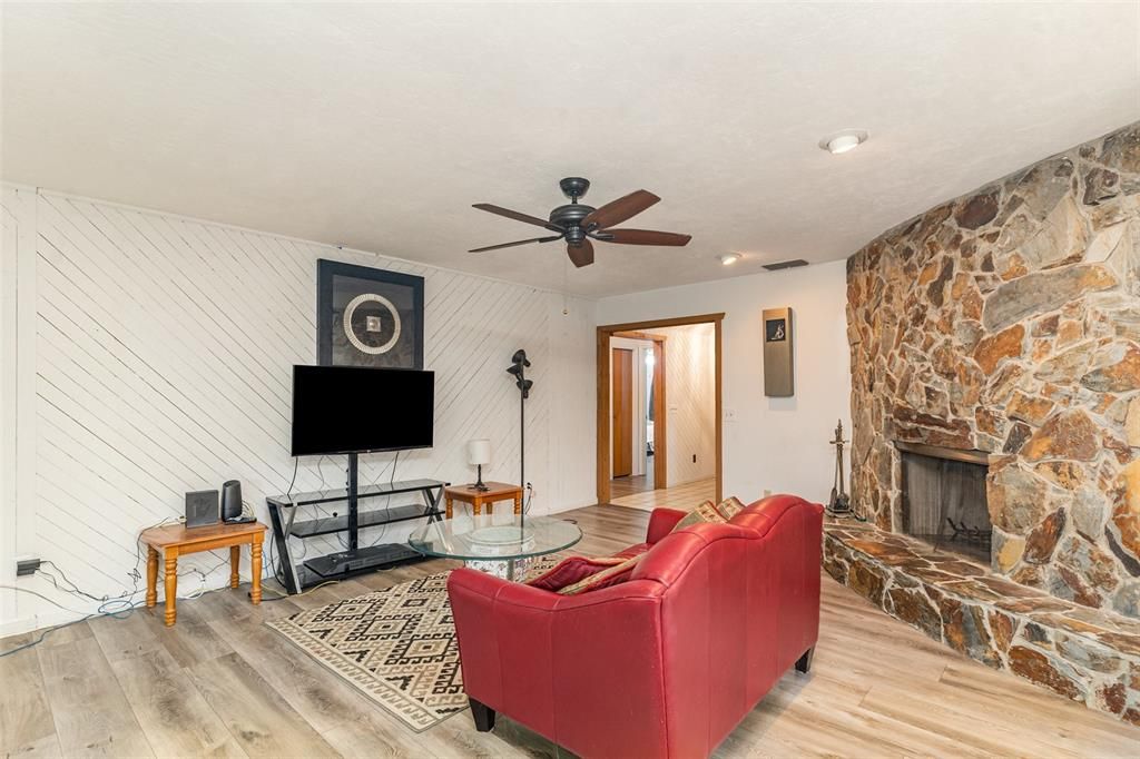 En Venta: $330,000 (3 camas, 2 baños, 2280 Pies cuadrados)