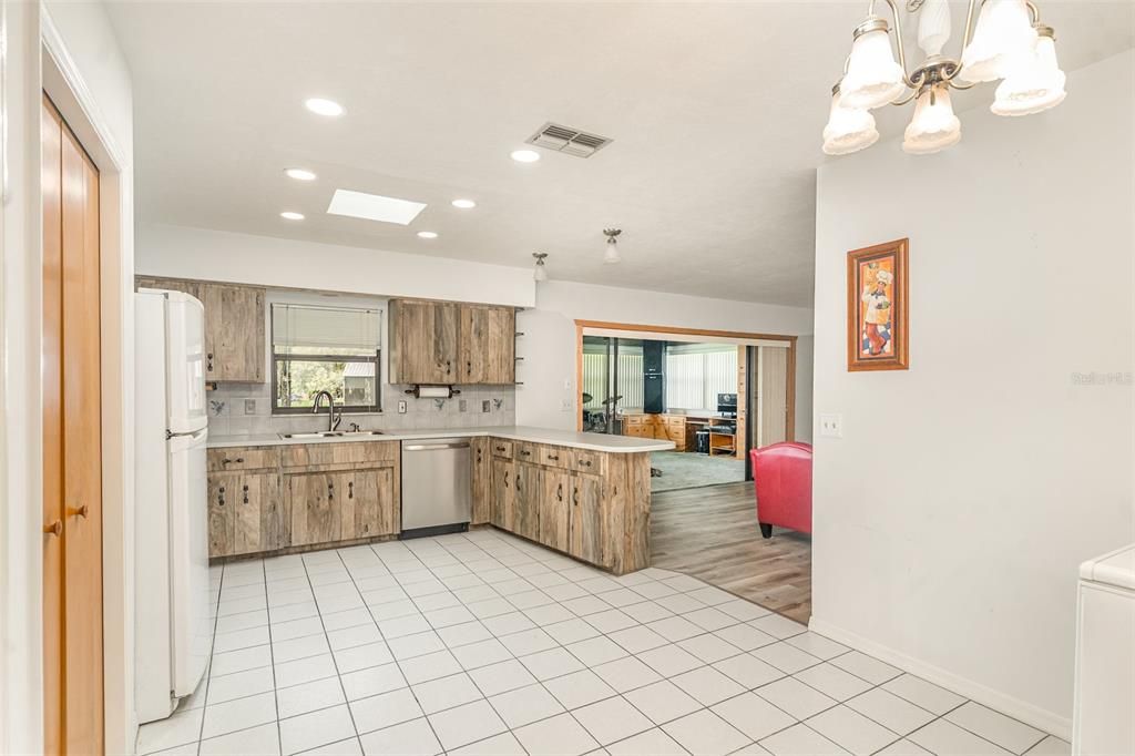 En Venta: $330,000 (3 camas, 2 baños, 2280 Pies cuadrados)