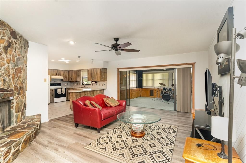 En Venta: $330,000 (3 camas, 2 baños, 2280 Pies cuadrados)