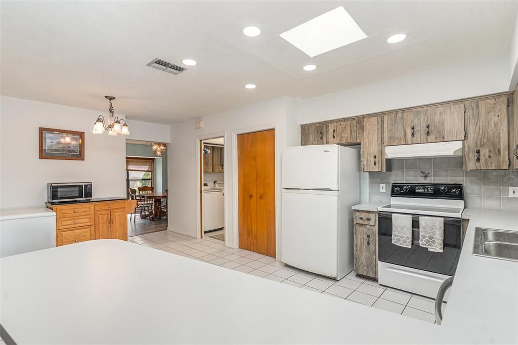 En Venta: $330,000 (3 camas, 2 baños, 2280 Pies cuadrados)