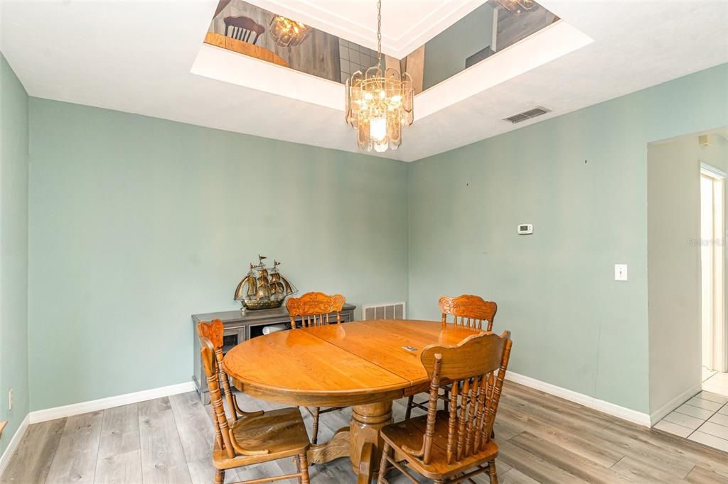 En Venta: $330,000 (3 camas, 2 baños, 2280 Pies cuadrados)