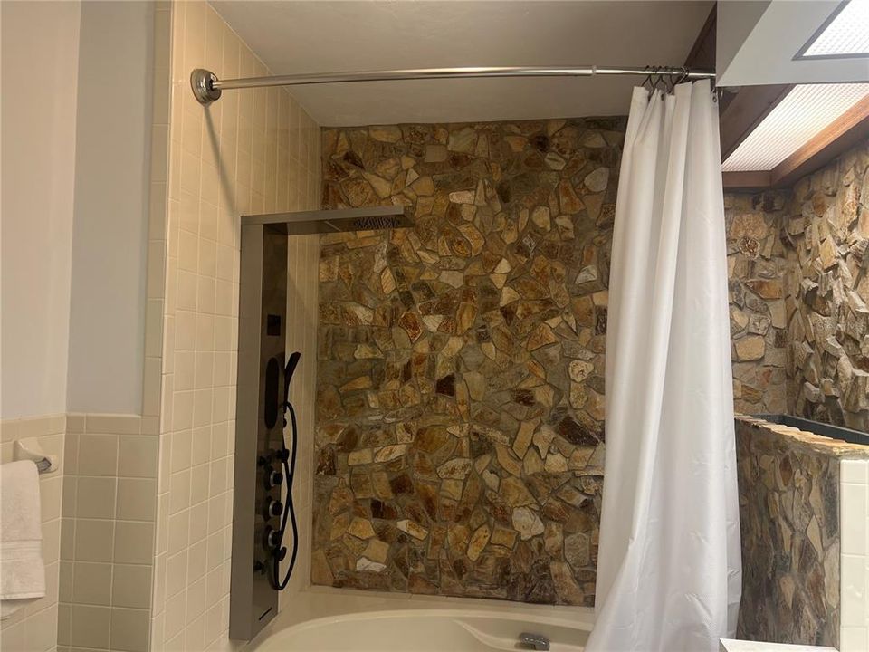 En Venta: $330,000 (3 camas, 2 baños, 2280 Pies cuadrados)