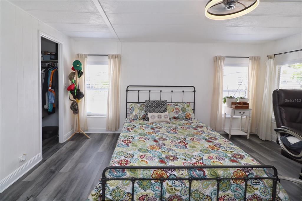 For Sale: $180,000 (2 beds, 2 baths, 1056 Square Feet)