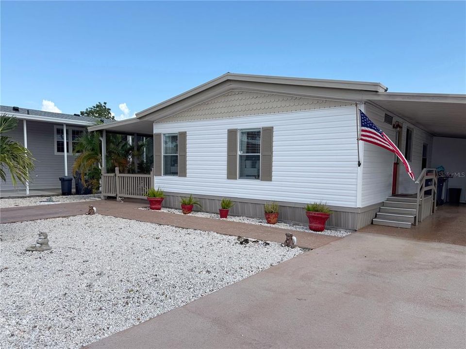 For Sale: $180,000 (2 beds, 2 baths, 1056 Square Feet)