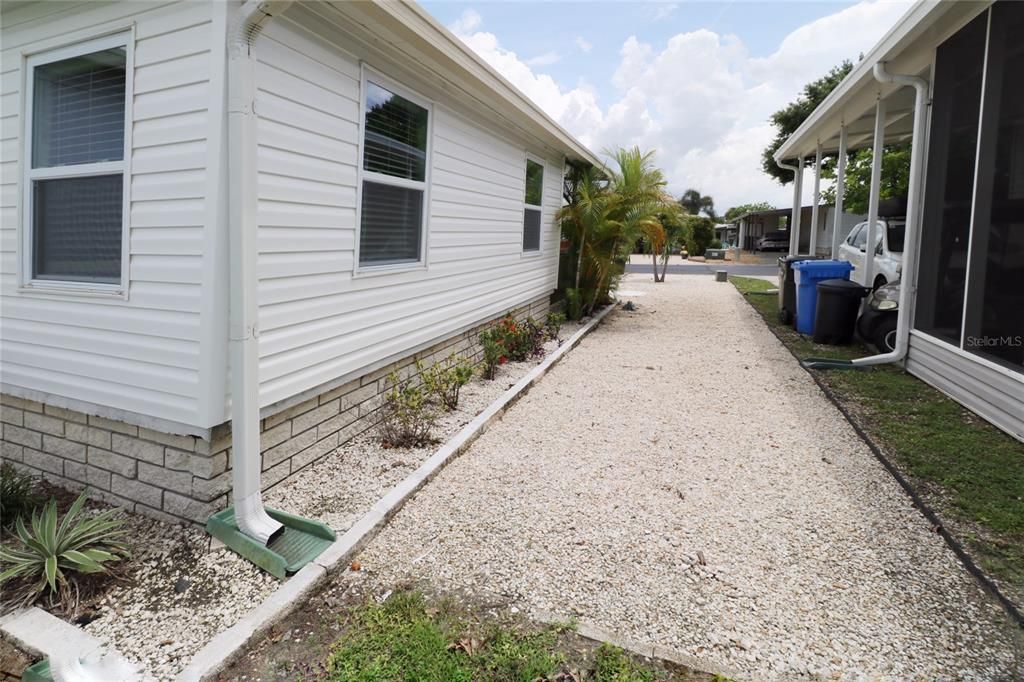 For Sale: $180,000 (2 beds, 2 baths, 1056 Square Feet)