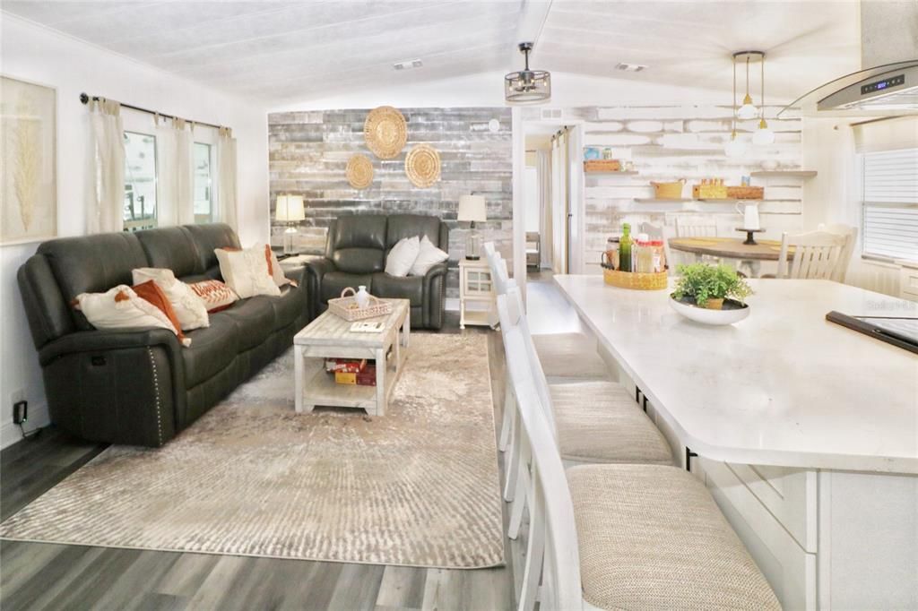 For Sale: $180,000 (2 beds, 2 baths, 1056 Square Feet)