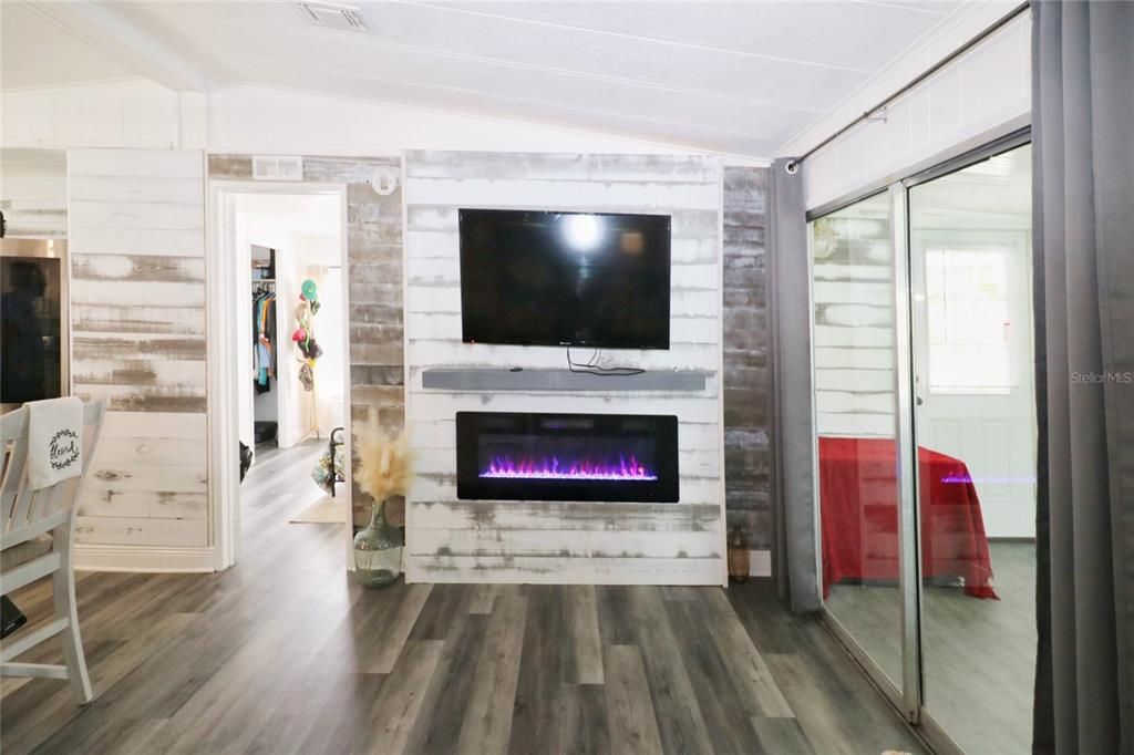 For Sale: $180,000 (2 beds, 2 baths, 1056 Square Feet)