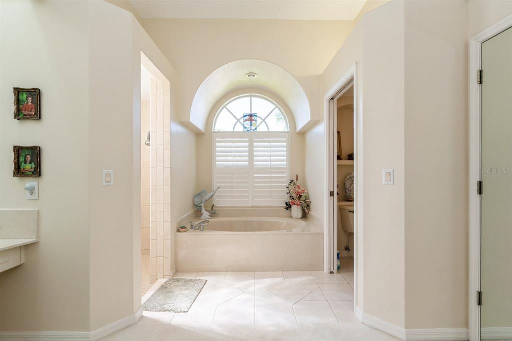 For Sale: $749,900 (3 beds, 2 baths, 2416 Square Feet)