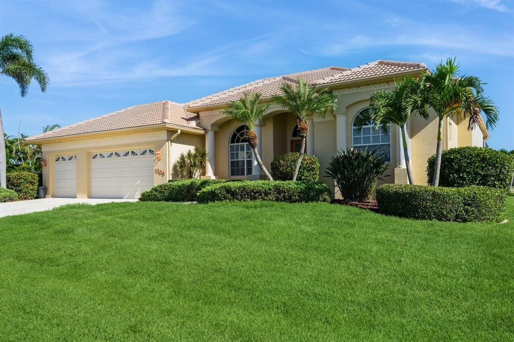 For Sale: $749,900 (3 beds, 2 baths, 2416 Square Feet)