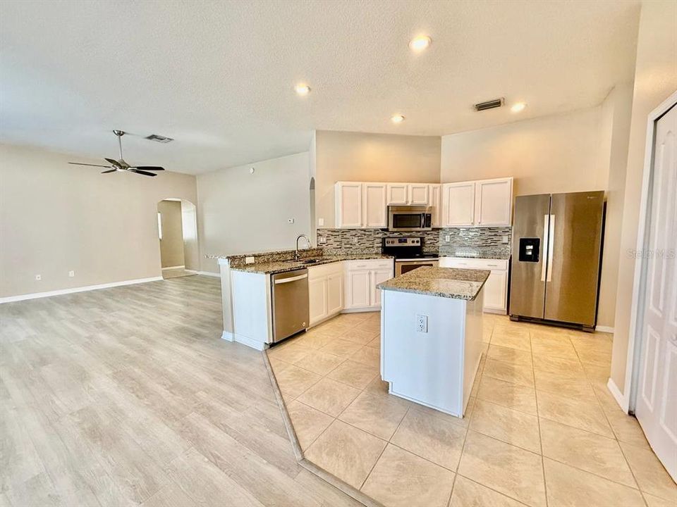 En Renta: $2,900 (4 camas, 3 baños, 2407 Pies cuadrados)