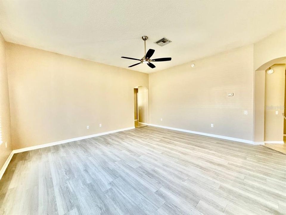 En Renta: $2,900 (4 camas, 3 baños, 2407 Pies cuadrados)