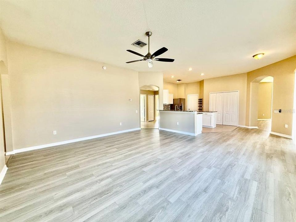 En Renta: $2,900 (4 camas, 3 baños, 2407 Pies cuadrados)