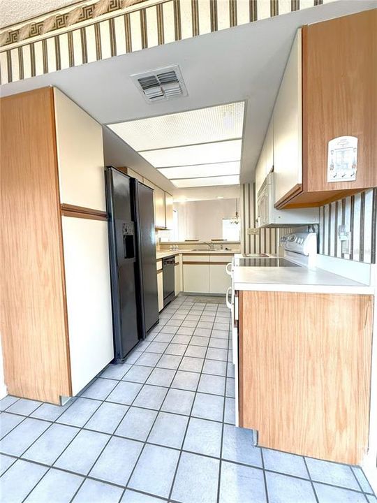 Active With Contract: $199,000 (2 beds, 2 baths, 1191 Square Feet)