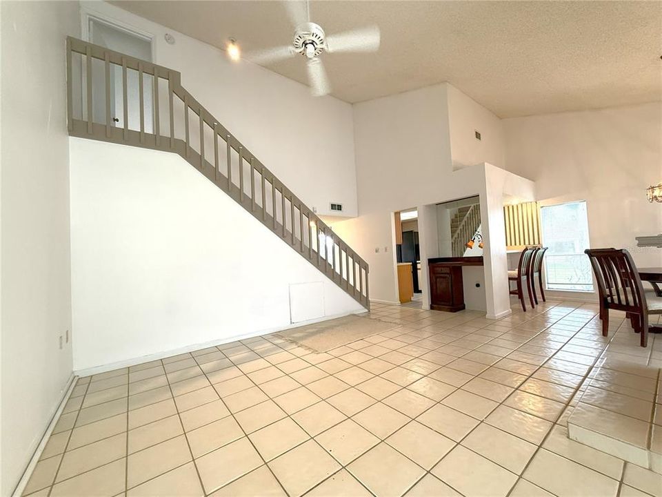 Active With Contract: $199,000 (2 beds, 2 baths, 1191 Square Feet)