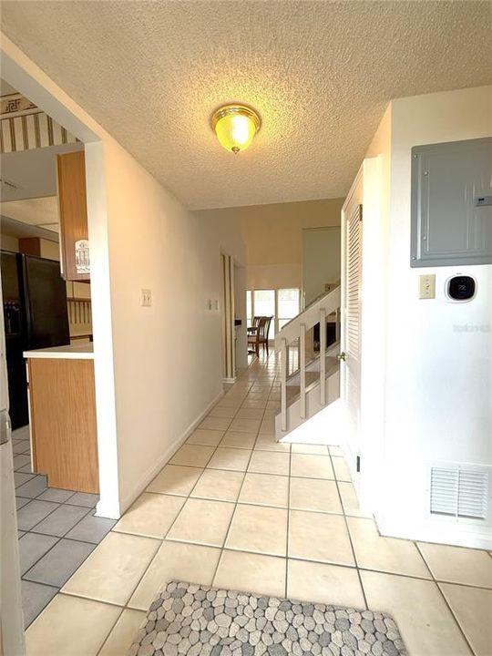 Active With Contract: $199,000 (2 beds, 2 baths, 1191 Square Feet)