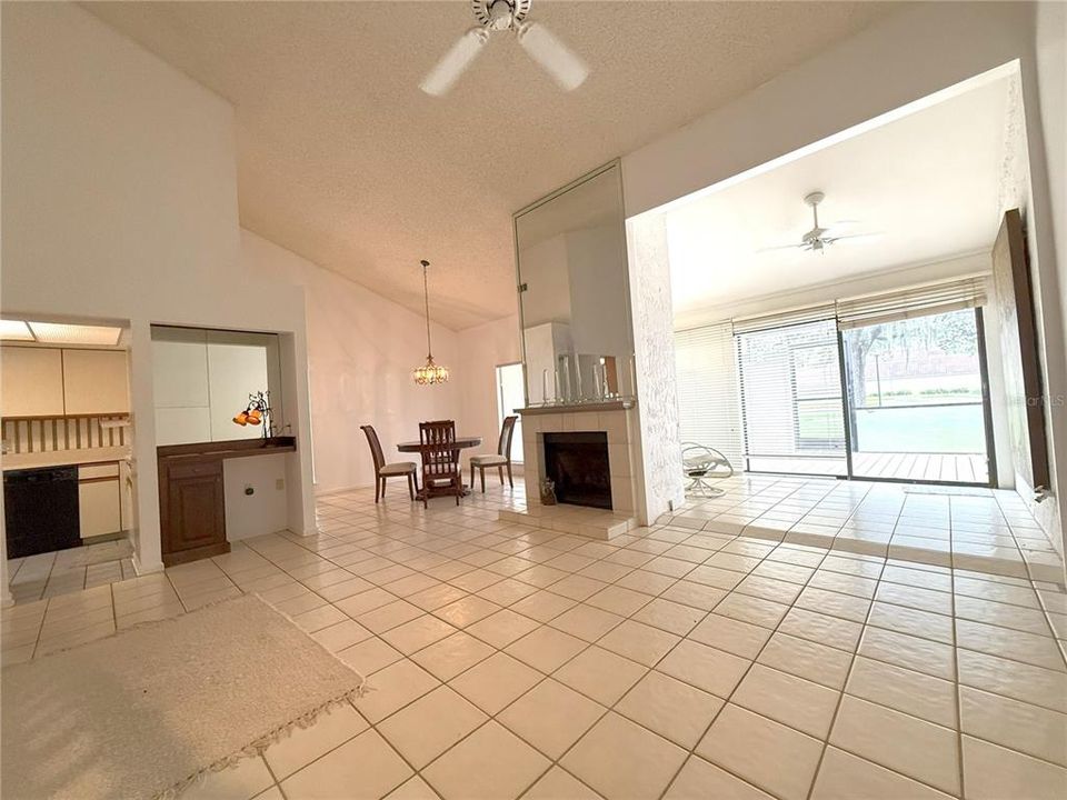 Active With Contract: $199,000 (2 beds, 2 baths, 1191 Square Feet)