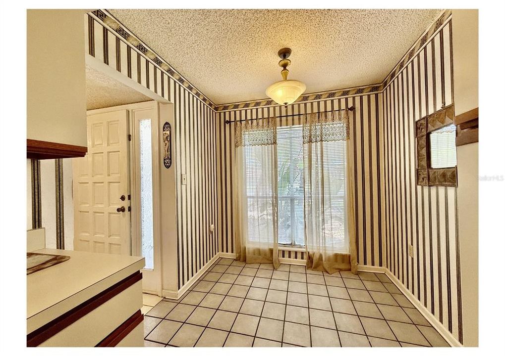 Active With Contract: $199,000 (2 beds, 2 baths, 1191 Square Feet)