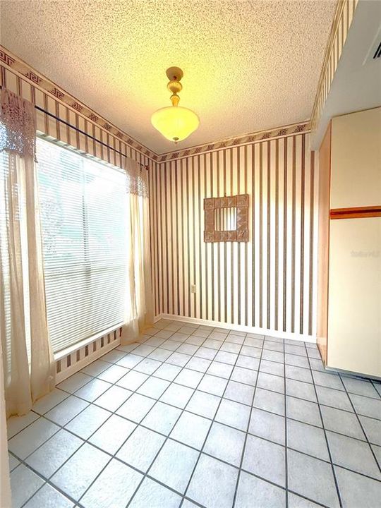 Active With Contract: $199,000 (2 beds, 2 baths, 1191 Square Feet)