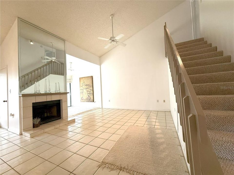 Active With Contract: $199,000 (2 beds, 2 baths, 1191 Square Feet)