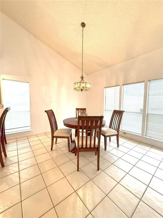 Active With Contract: $199,000 (2 beds, 2 baths, 1191 Square Feet)