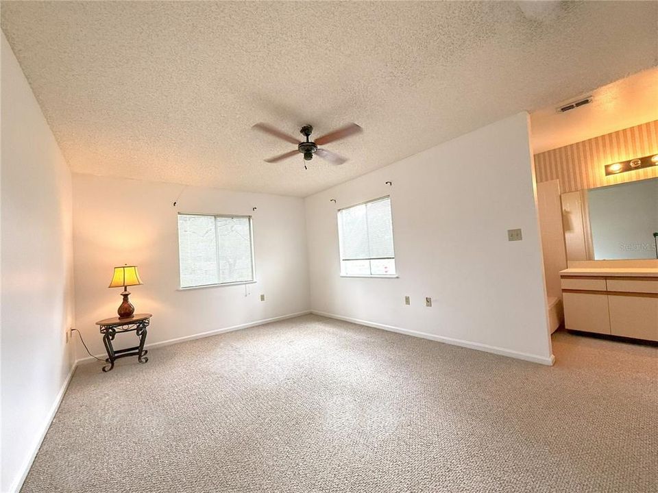 Active With Contract: $199,000 (2 beds, 2 baths, 1191 Square Feet)