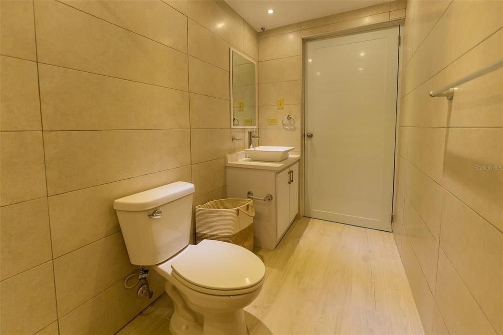 На продажу: $575,000 (2 спален, 2 ванн, 1250 Квадратных фут)