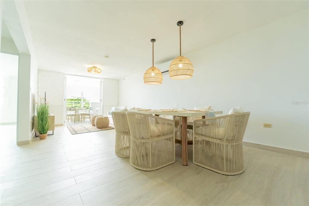 На продажу: $575,000 (2 спален, 2 ванн, 1250 Квадратных фут)