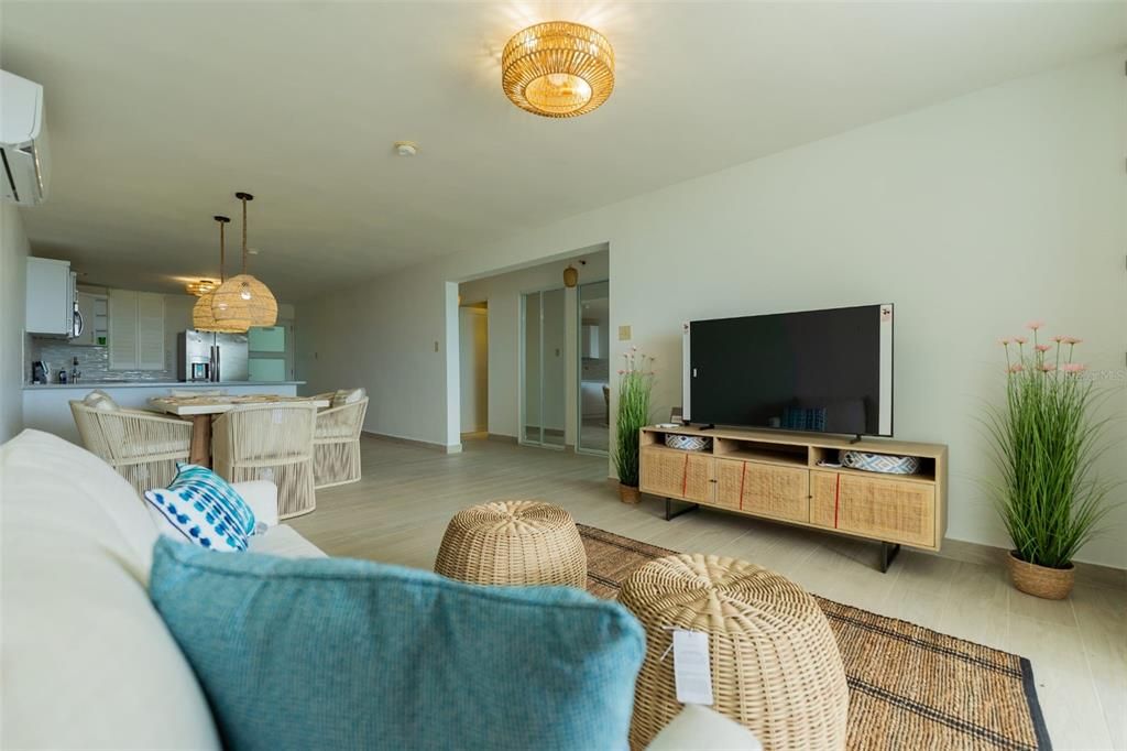 На продажу: $575,000 (2 спален, 2 ванн, 1250 Квадратных фут)