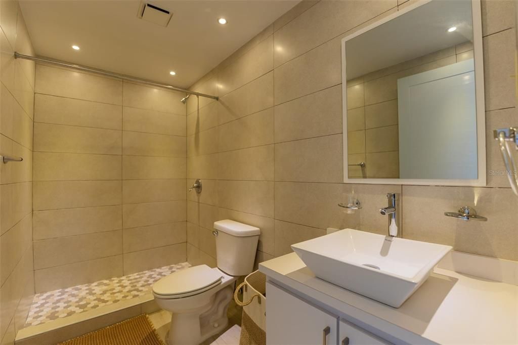 На продажу: $575,000 (2 спален, 2 ванн, 1250 Квадратных фут)