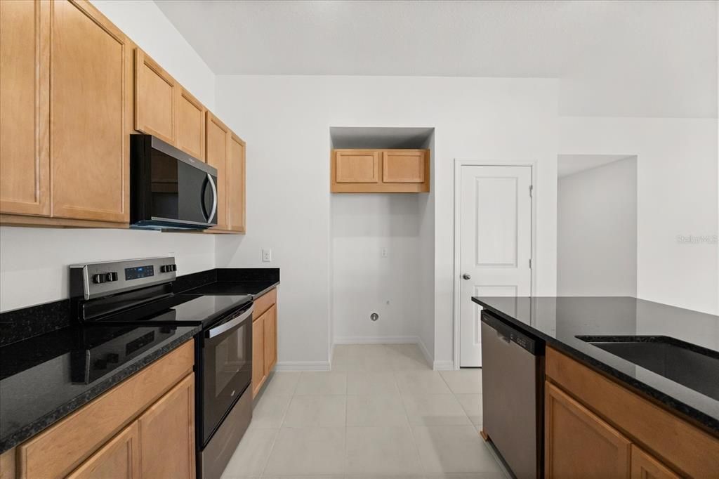 Active With Contract: $338,380 (4 beds, 2 baths, 1989 Square Feet)