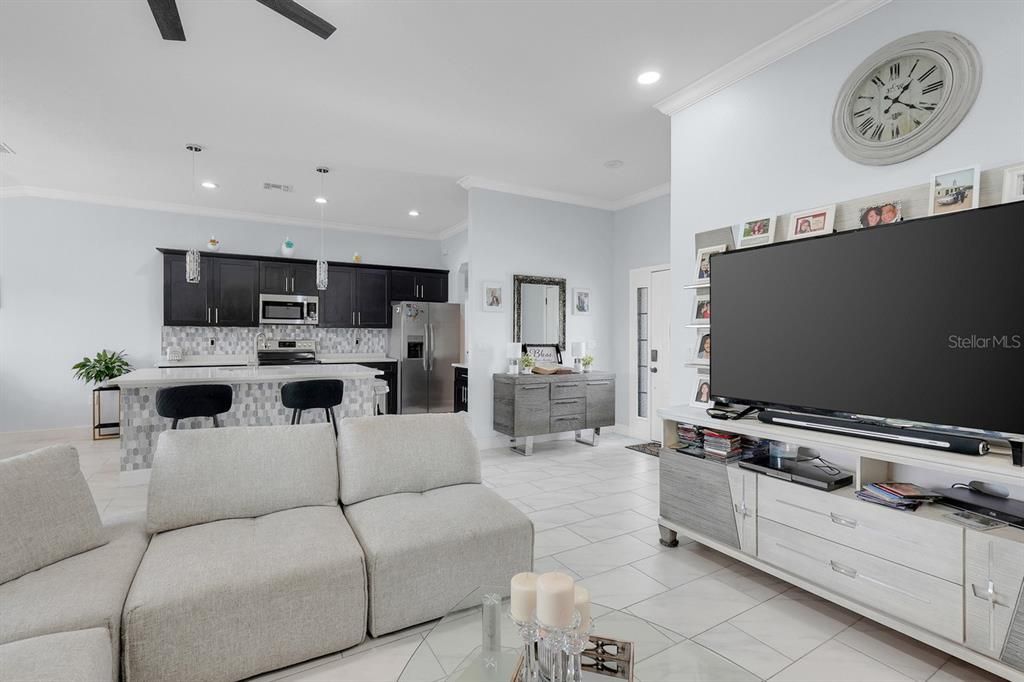 For Sale: $420,000 (3 beds, 2 baths, 1633 Square Feet)