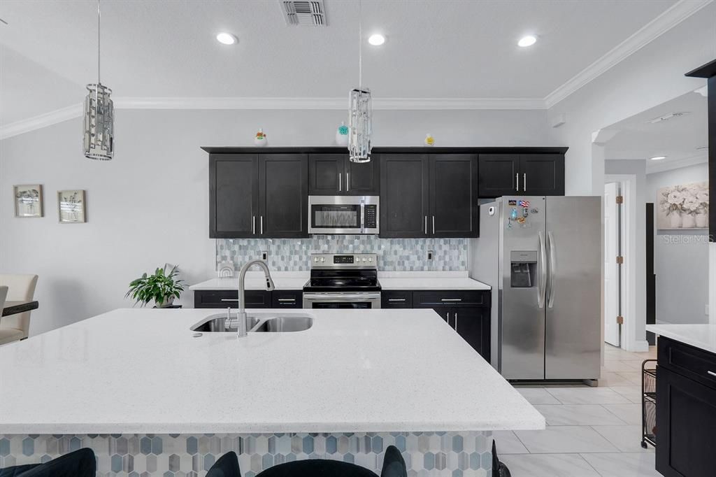 For Sale: $420,000 (3 beds, 2 baths, 1633 Square Feet)