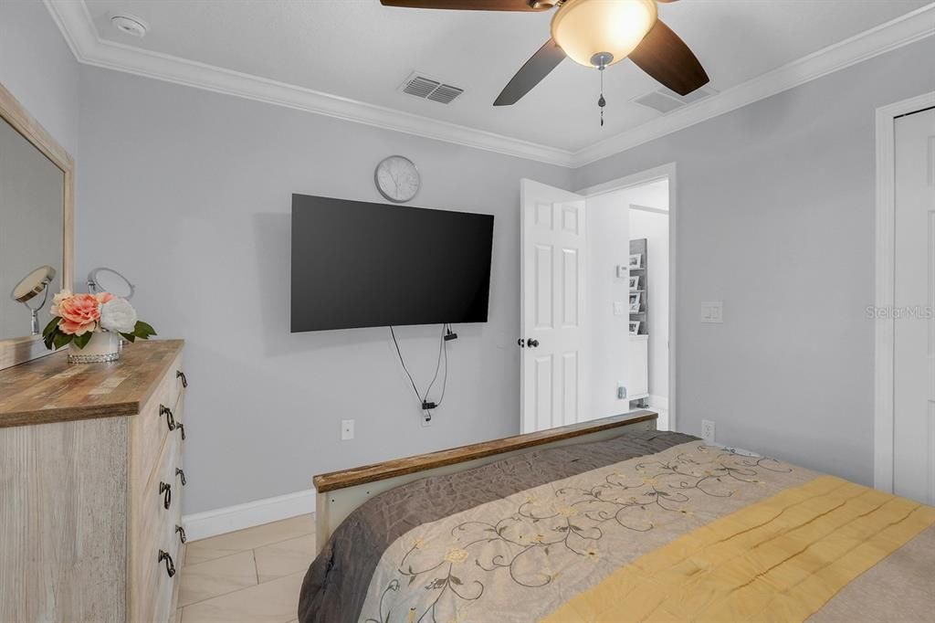 For Sale: $420,000 (3 beds, 2 baths, 1633 Square Feet)