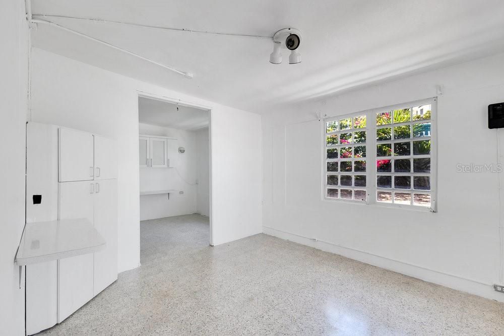 На продажу: $235,000 (5 спален, 3 ванн, 2644 Квадратных фут)