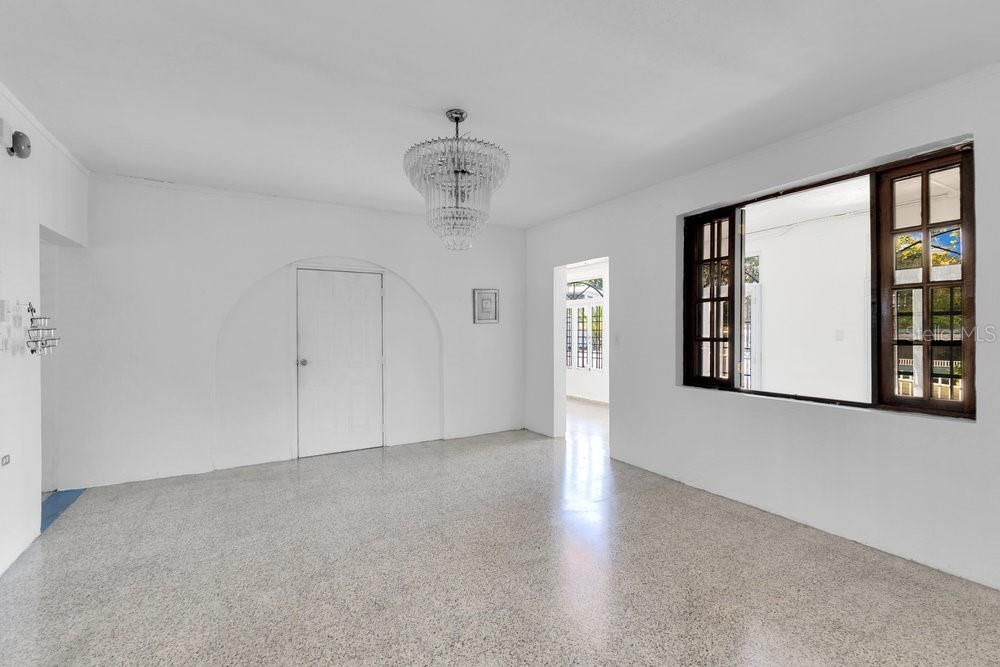 На продажу: $235,000 (5 спален, 3 ванн, 2644 Квадратных фут)