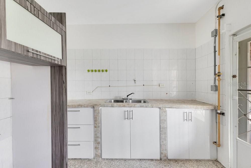 На продажу: $235,000 (5 спален, 3 ванн, 2644 Квадратных фут)