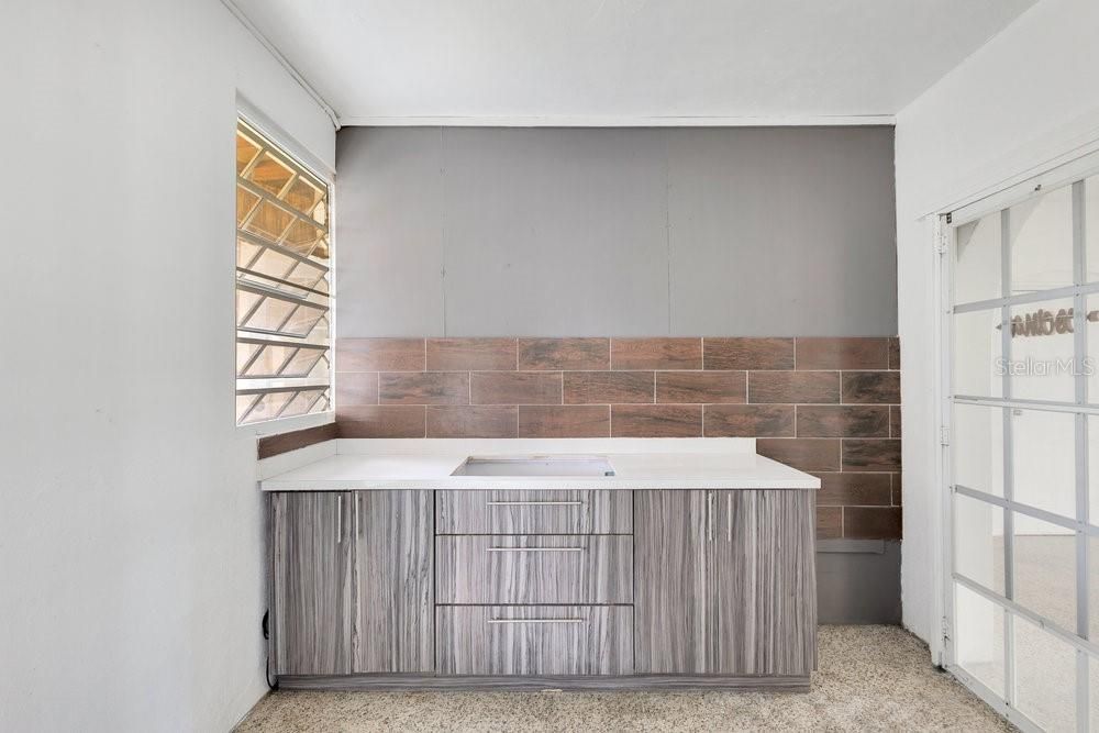 На продажу: $235,000 (5 спален, 3 ванн, 2644 Квадратных фут)