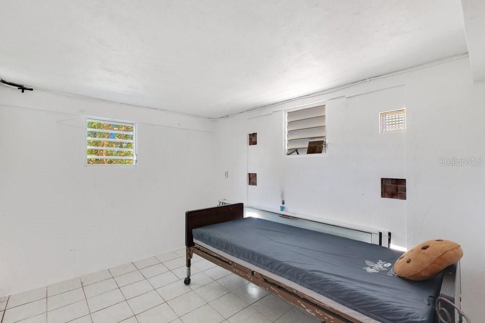 На продажу: $235,000 (5 спален, 3 ванн, 2644 Квадратных фут)