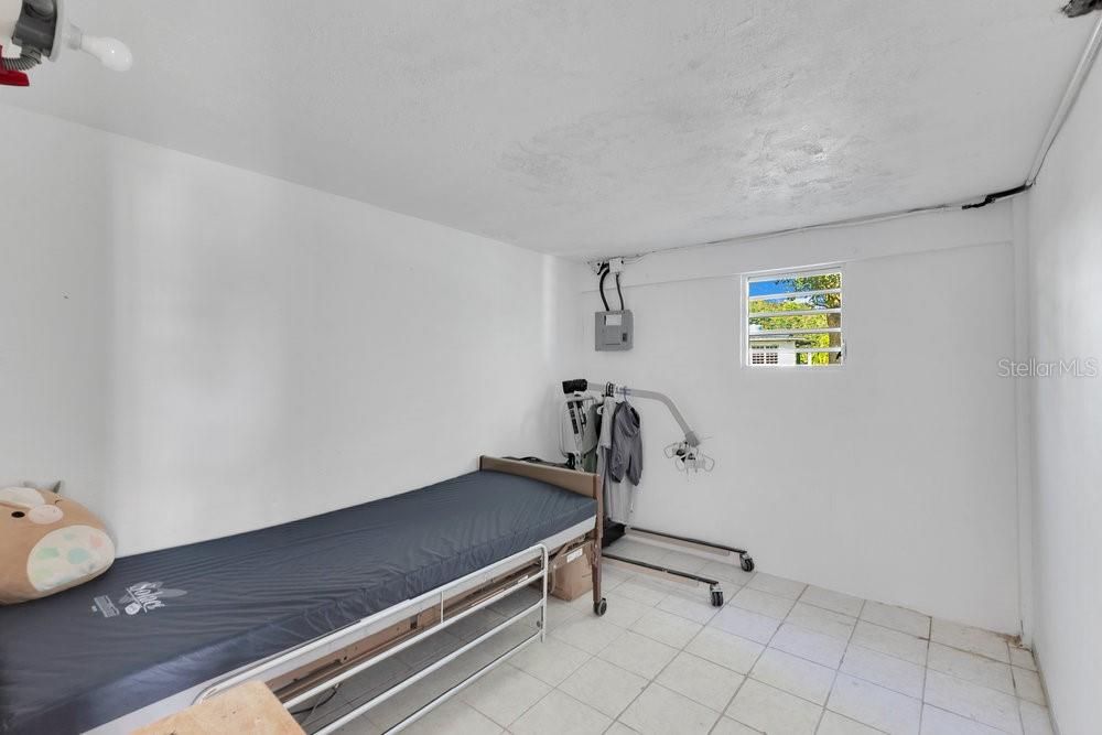 На продажу: $235,000 (5 спален, 3 ванн, 2644 Квадратных фут)