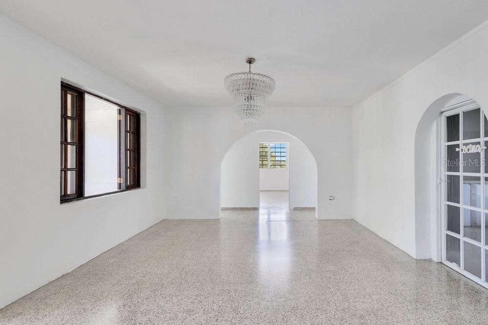 На продажу: $235,000 (5 спален, 3 ванн, 2644 Квадратных фут)