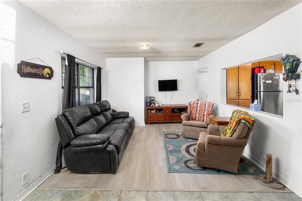 На продажу: $236,000 (3 спален, 2 ванн, 1864 Квадратных фут)