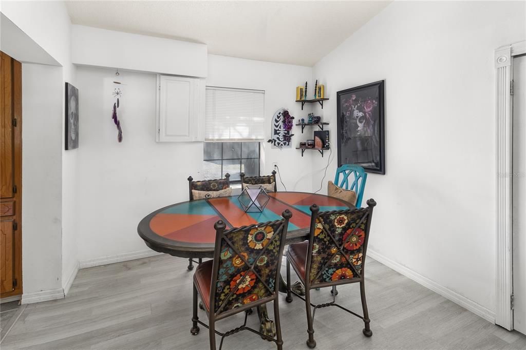 На продажу: $236,000 (3 спален, 2 ванн, 1864 Квадратных фут)