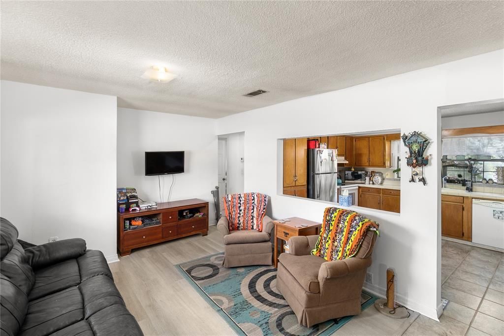 На продажу: $236,000 (3 спален, 2 ванн, 1864 Квадратных фут)