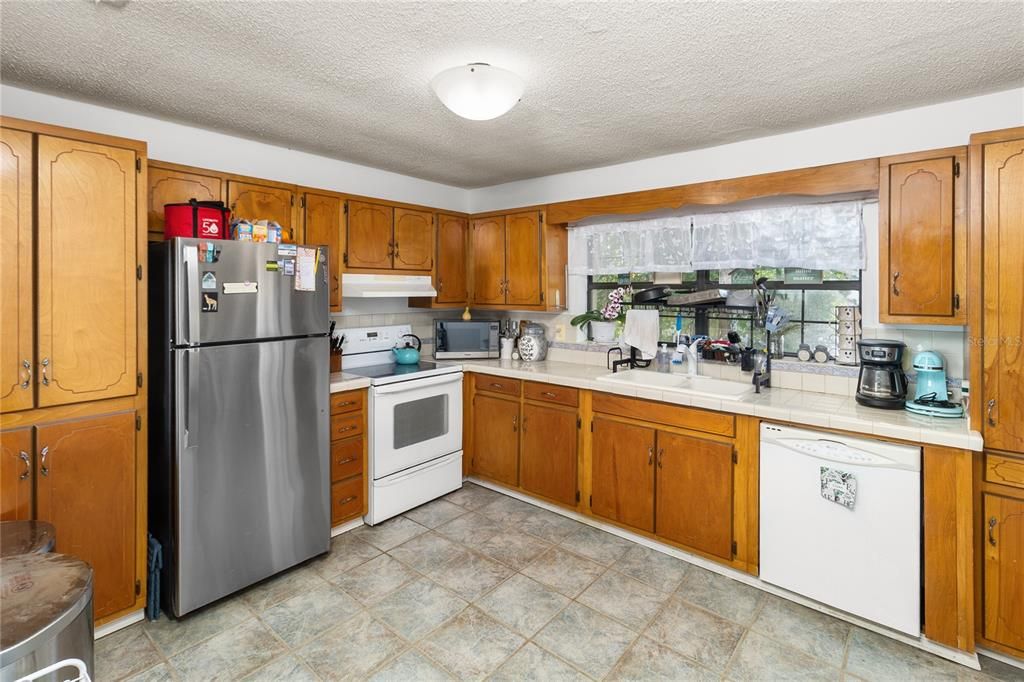 На продажу: $236,000 (3 спален, 2 ванн, 1864 Квадратных фут)