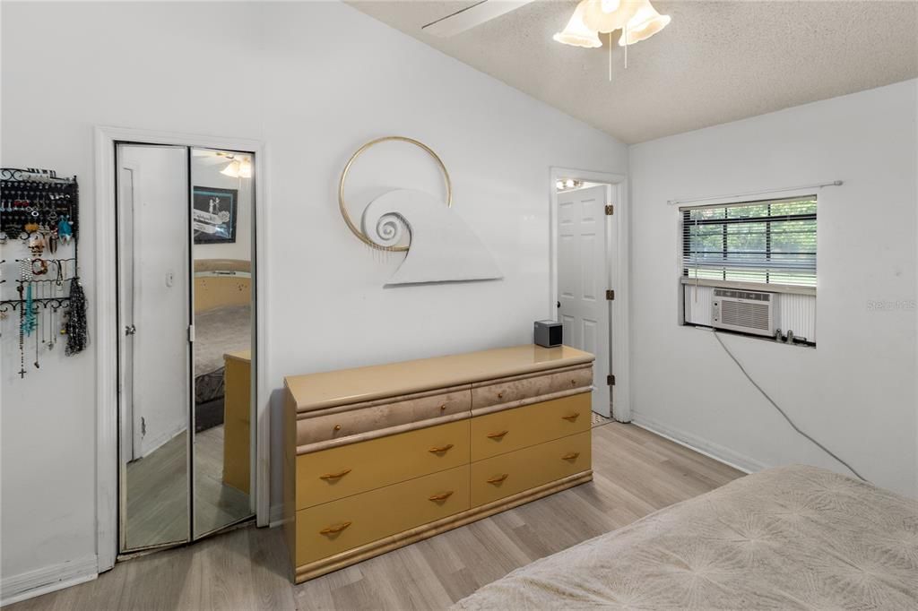 На продажу: $236,000 (3 спален, 2 ванн, 1864 Квадратных фут)