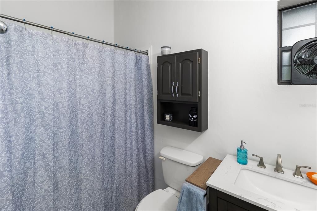 На продажу: $236,000 (3 спален, 2 ванн, 1864 Квадратных фут)