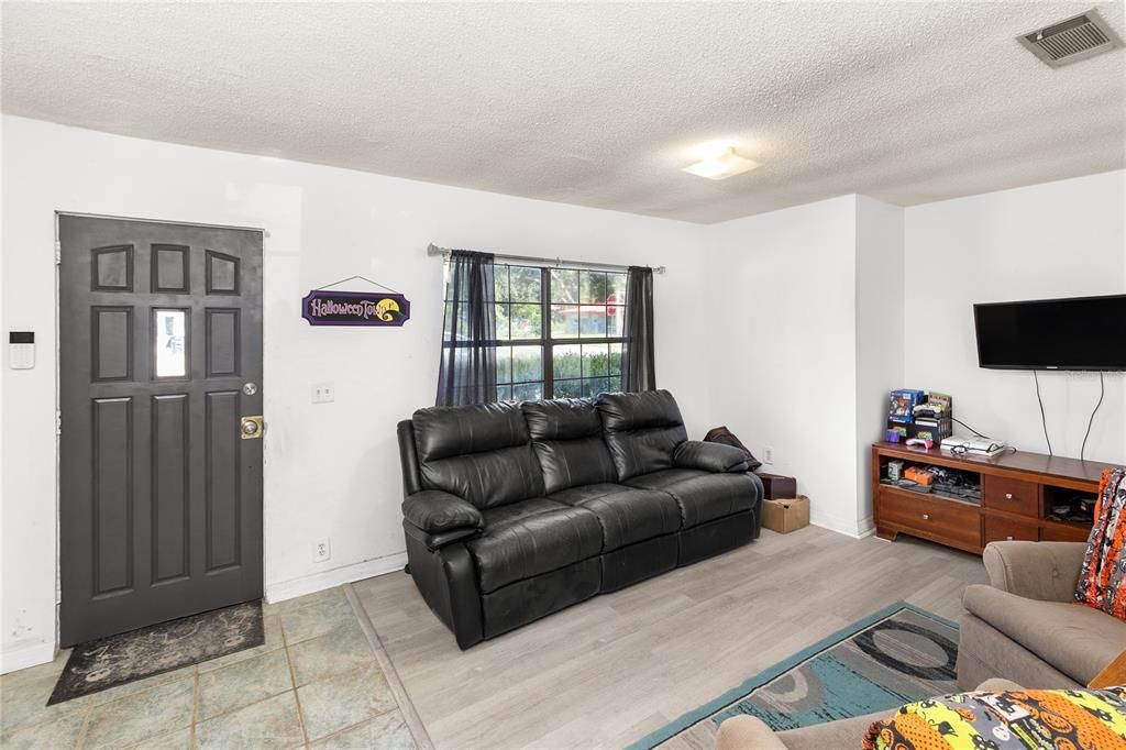 На продажу: $236,000 (3 спален, 2 ванн, 1864 Квадратных фут)