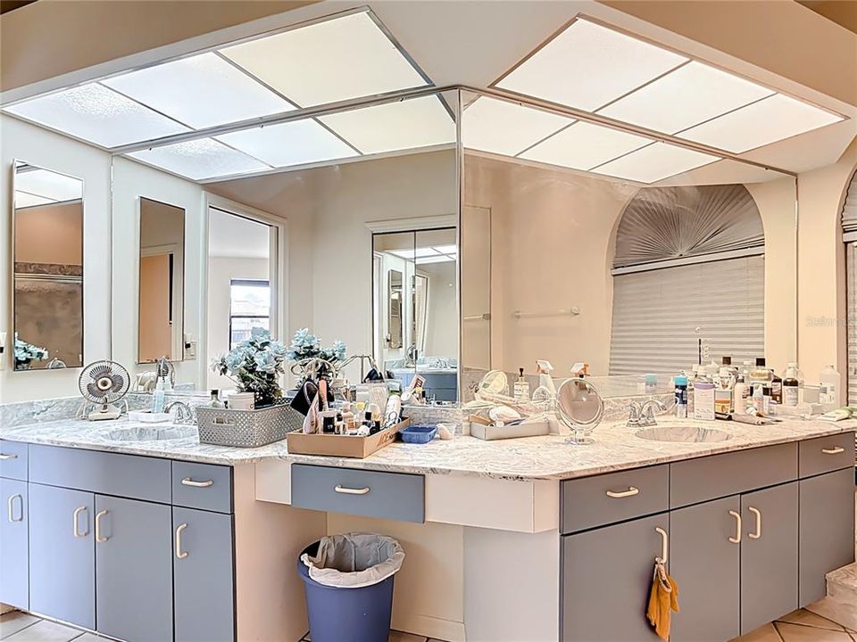 待售: $1,600,000 (4 贝兹, 3 浴室, 3794 平方英尺)