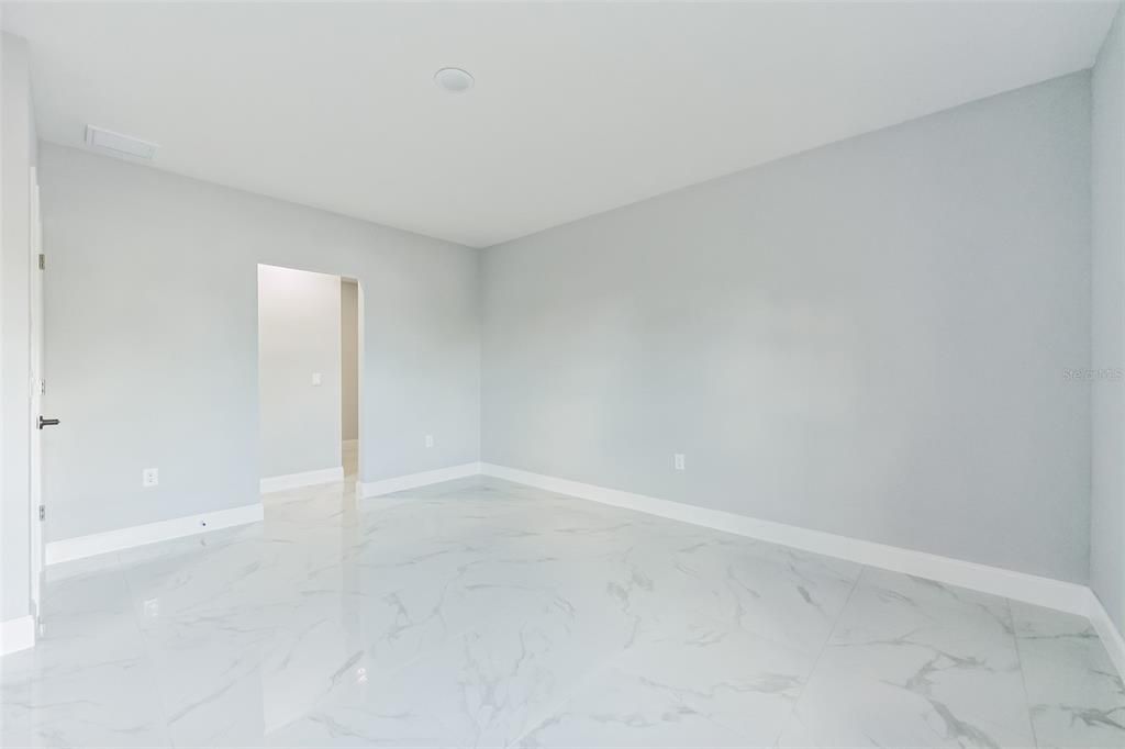 合同活跃: $249,900 (3 贝兹, 2 浴室, 1188 平方英尺)